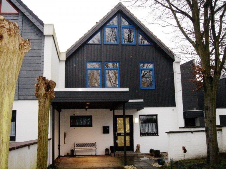 Ansicht Geb�ude Hamburg Reihenmittelhaus VERKAUFT! STADTHAUS mit NAGELNEUER GASHEIZUNG - 6 ZIMMER/2 KAMINE/EBK - ruhige Sackgassenlage