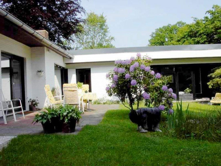 Ansicht vom Garten Wittenborn Einfamilienhaus VERKAUFT! Winkelbungalow mit Schwimmbad