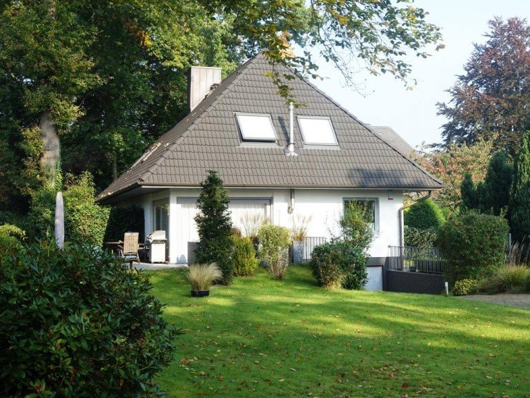 Ansicht Gartenseite Hamburg Einfamilienhaus VERKAUFT! VIEL PLATZ f�r eine GROSSE FAMILIE - DUVENSTEDT am WITTMOOR!