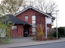 Ansicht von der Stra�e VERKAUFT! Einfamilienhaus mit Garage