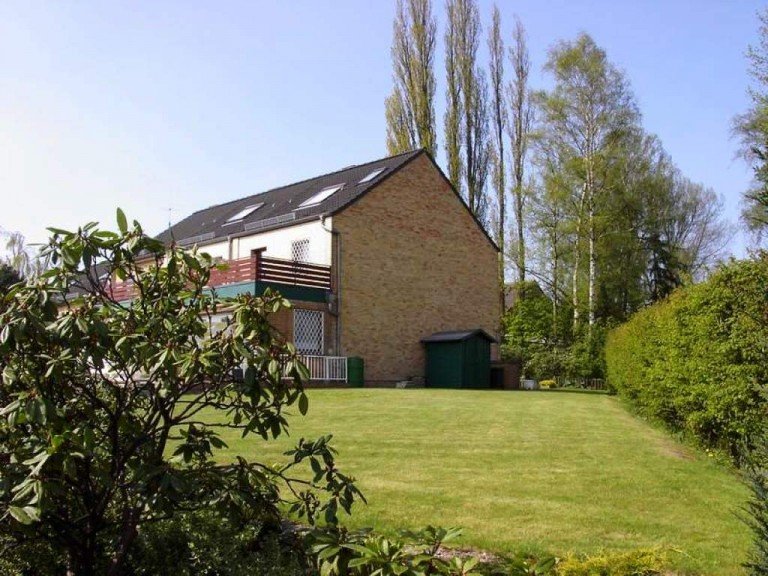 Ansicht Geb�ude Schenefeld Reihenendhaus VERKAUFT! REIHENENDHAUS - gro�es gepflegtes Grundst�ck