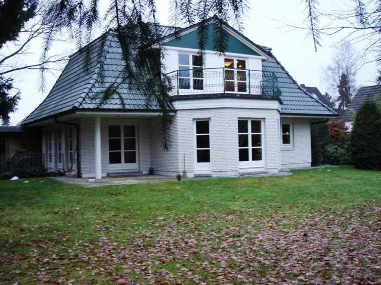 Ansicht Geb�ude Hamburg Einfamilienhaus VERKAUFT! MANSARDDACH-LANDHAUS im ruhigen SASEL